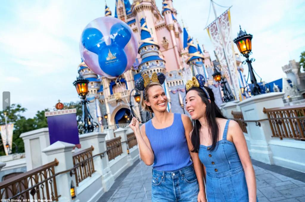 Gäste im Magic Kingdom Park in Walt Disney World
