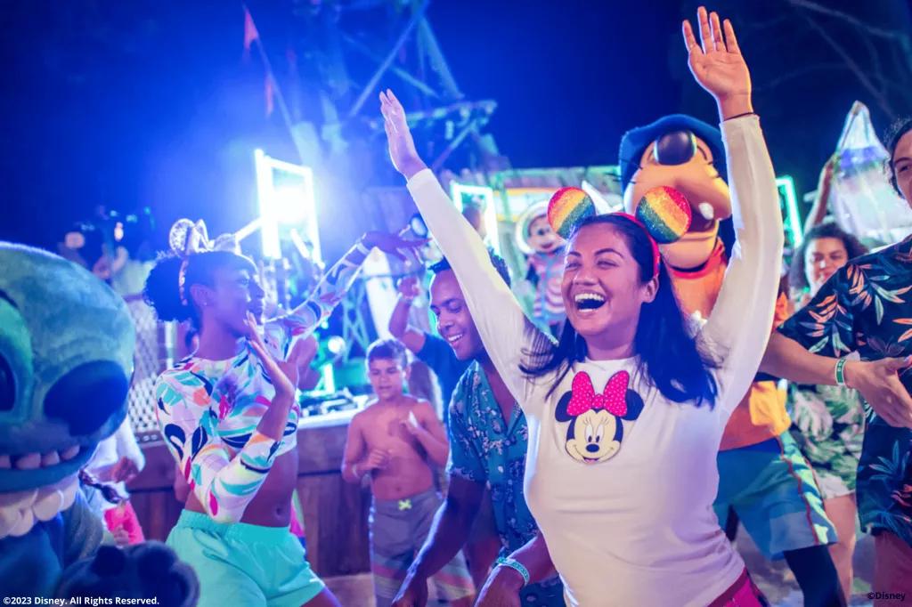 Gäste bei Disney H2O Glow Nights
