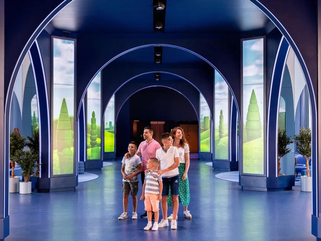 entrance-to-hotel