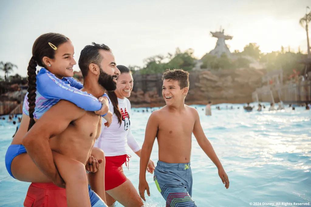 Familie bei Disney H2O Glow After Hours