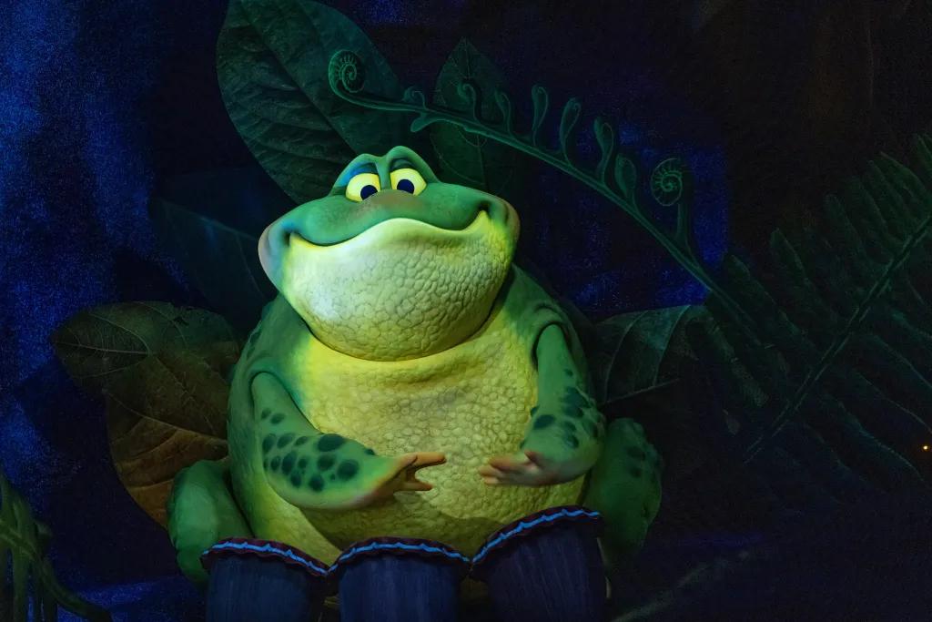 A large from animatronic on Tiana's Bayou Adventure