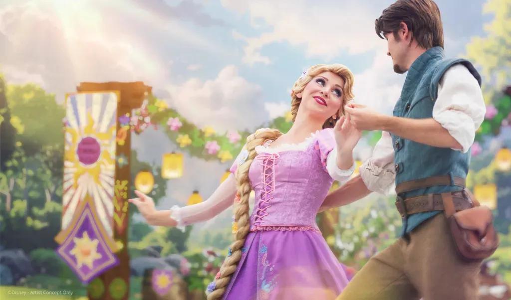 Rapunzel und Flynn Ryder tanzen zusammen mit ihrem Schloss im Hintergrund.