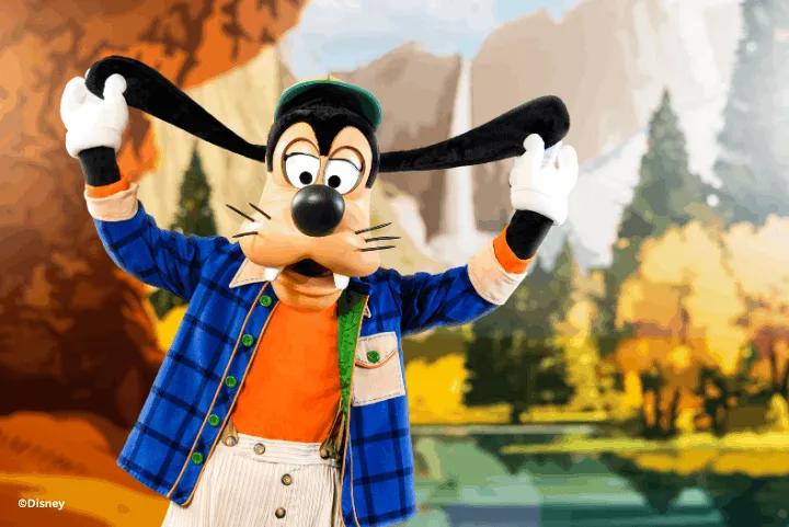 Goofy at Disney Sequoia Lodge