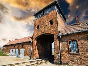 entrance-to-Birkenau