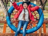 child-in-a-rope-swing