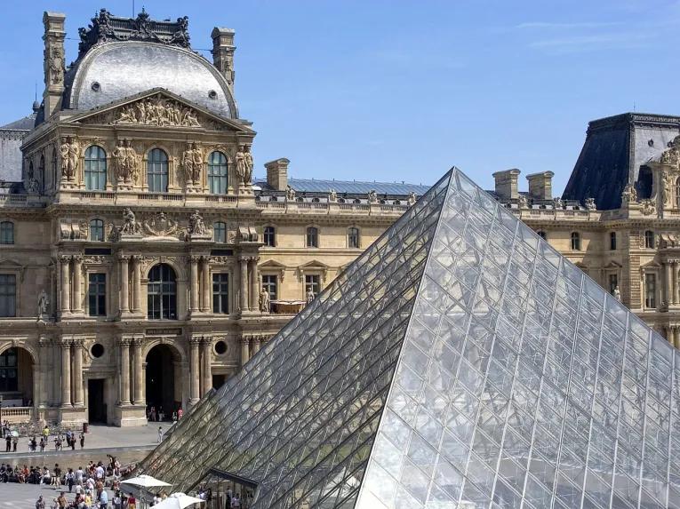 Paris Seinorama - Skip the Line Eiffel Tower Visit, Paris City Tour and Seine Cruise