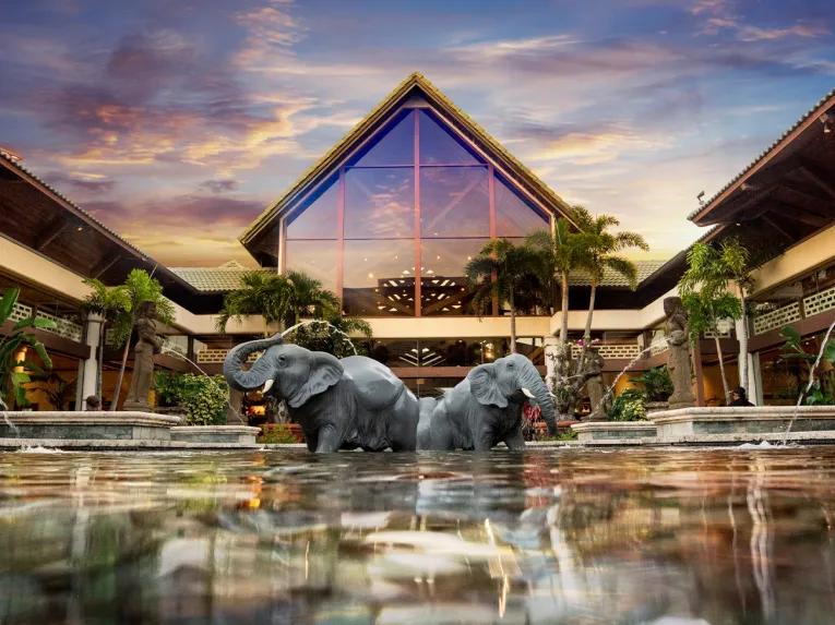 Loews Royal Pacific Resort