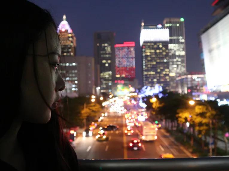 Tootbus by night