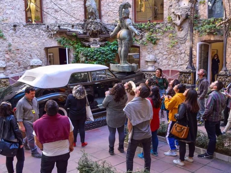 Dali-museum-group