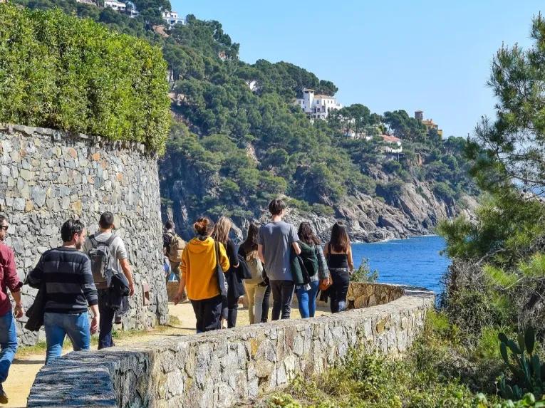 group-walking-tour