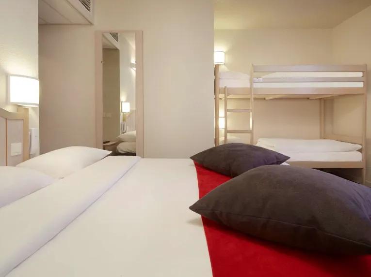 Campanile Val de France Family Room