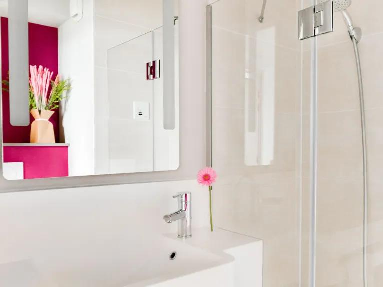 B&B Hotel Bathroom