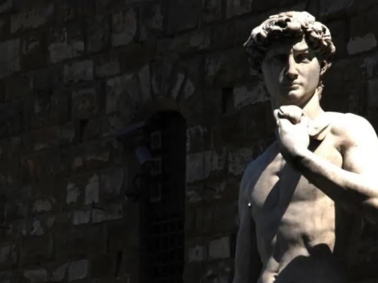 statue