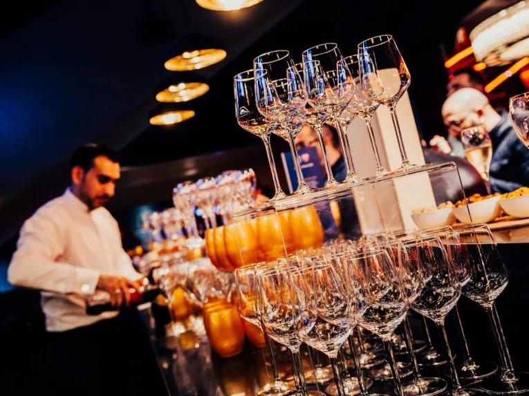 waiter-at-bar