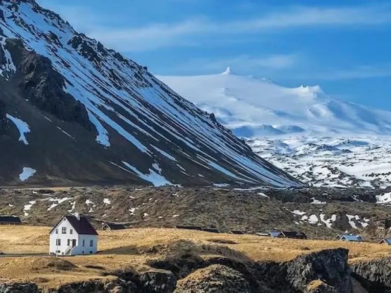 house-by-mountains