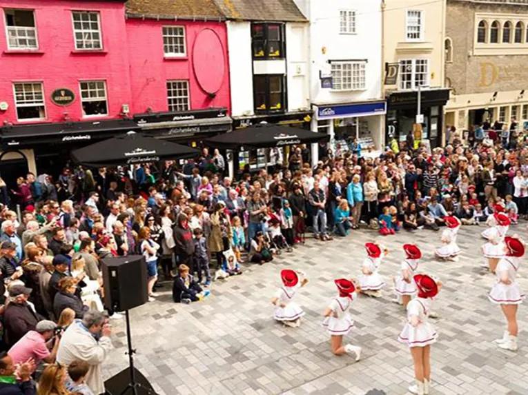 Street-performers