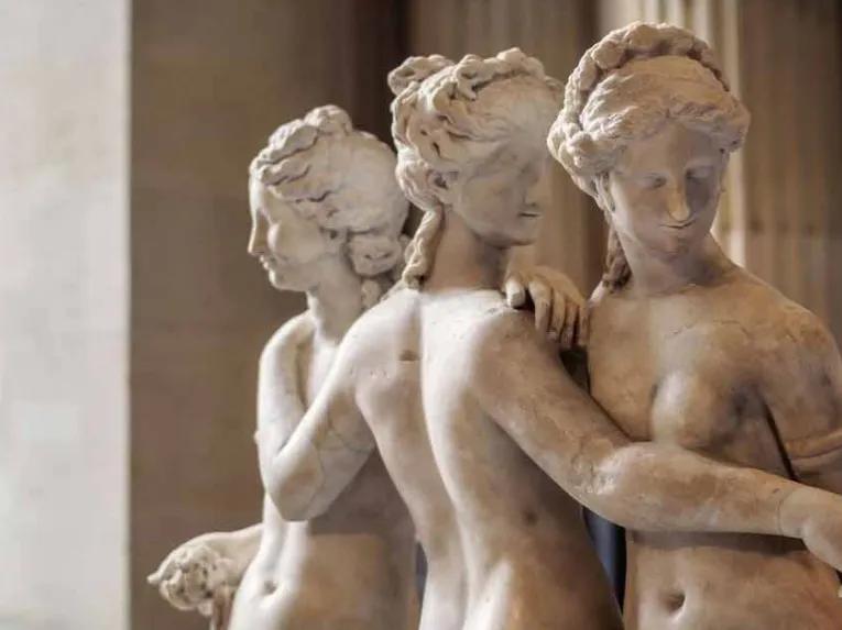 statue-in-louvre