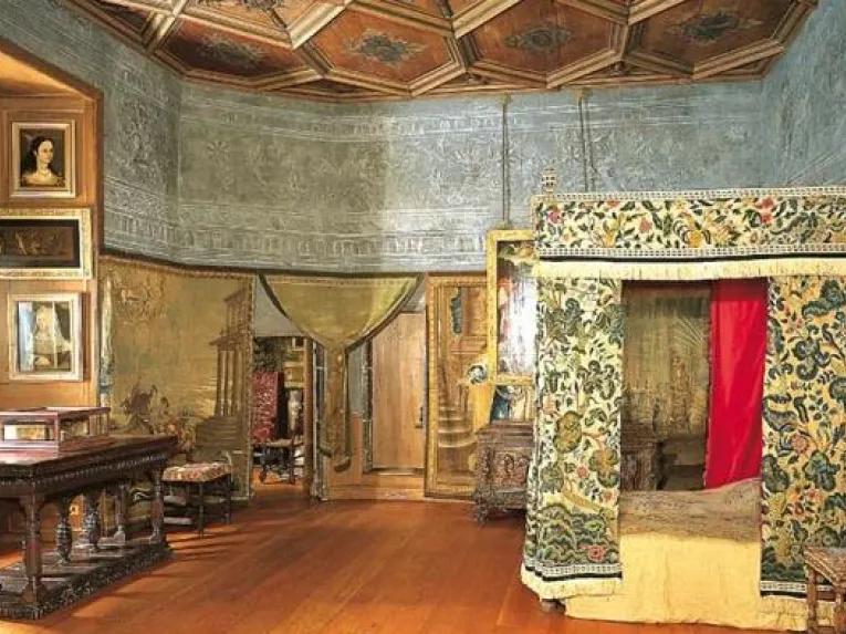inside-the-palace