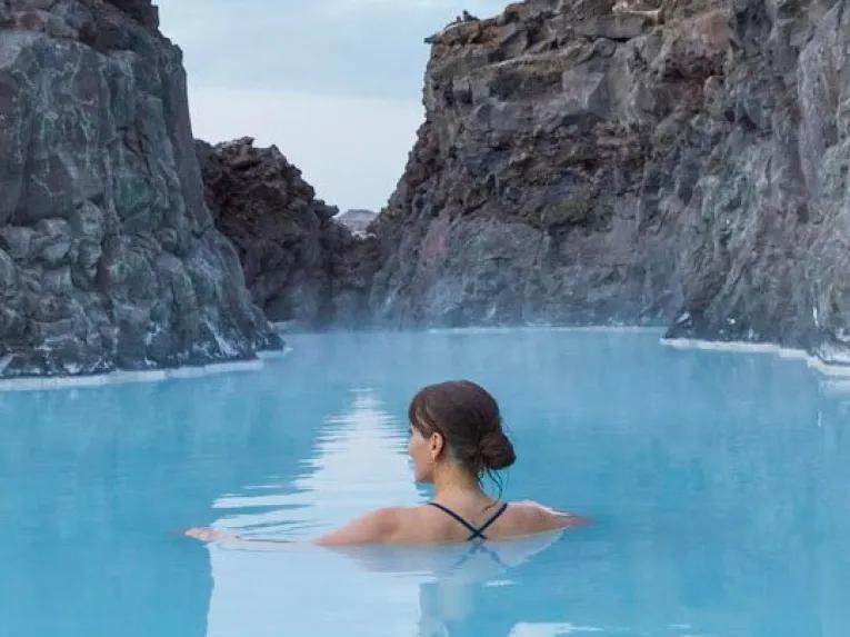 woman-in-pool-relaxing