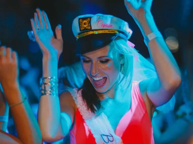 lady-on-dancefloor