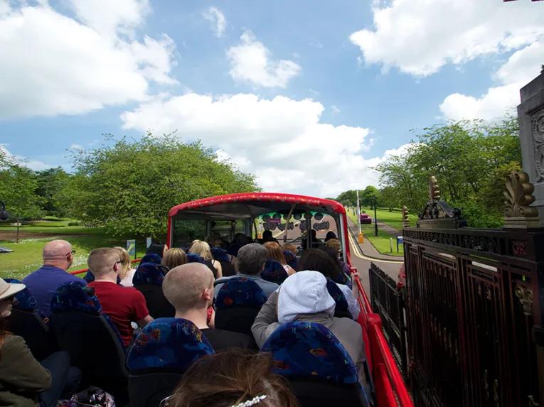 Open-deck-bus