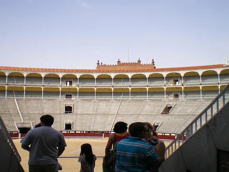 tunnel-to-arena