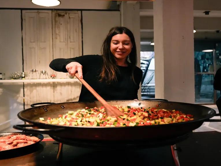 Paella pan