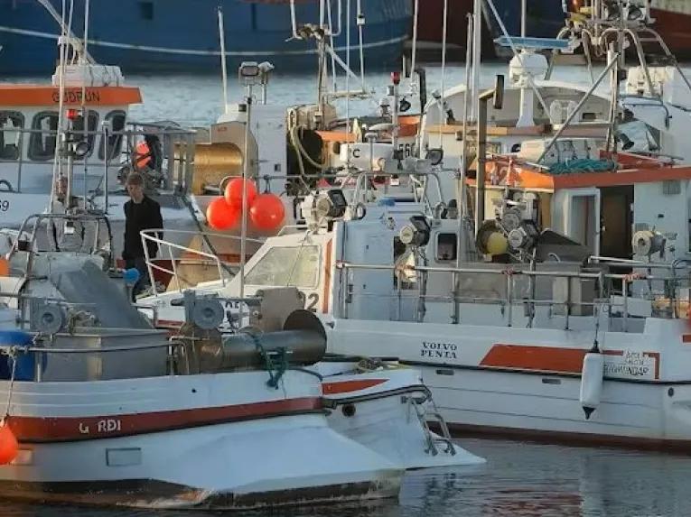 boats-at-harbour