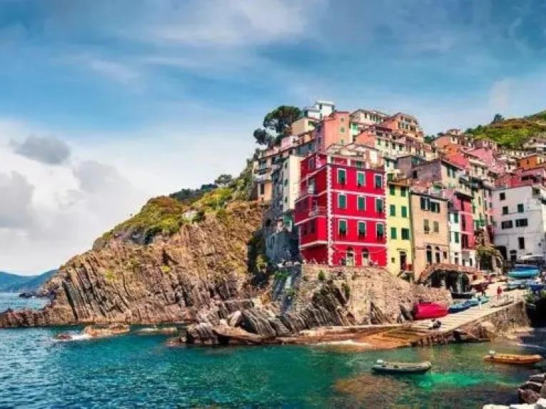 houses-by-sea-edge