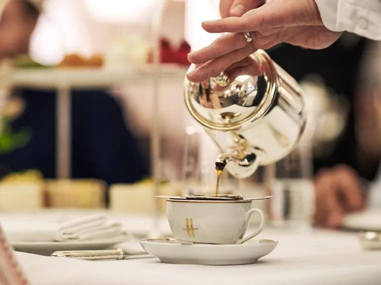 pouring-tea