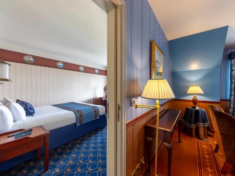 Compass Club Room 2 Newport Bay DLP