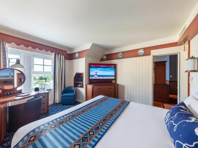Compass Club Room Newport Bay DLP