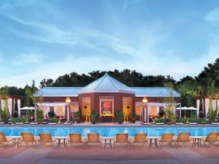 Pool_and_pool_bar