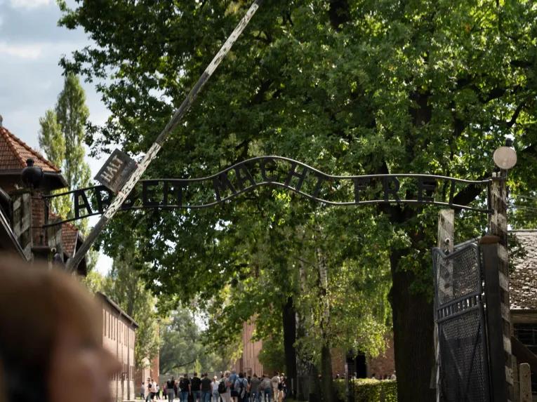Entrance-to-Auschwitz