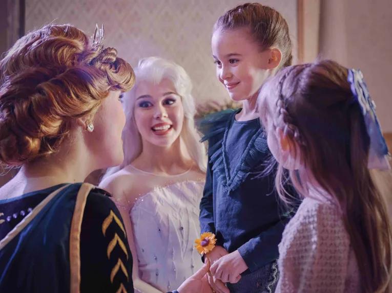 Meeting Anna & Elsa at World of Frozen DLP