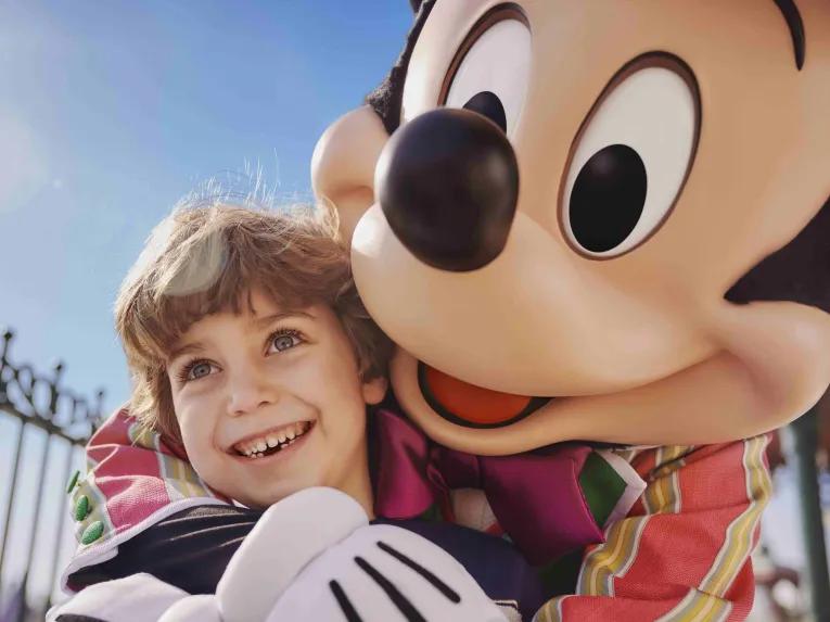 Mickey cuddles at DLP