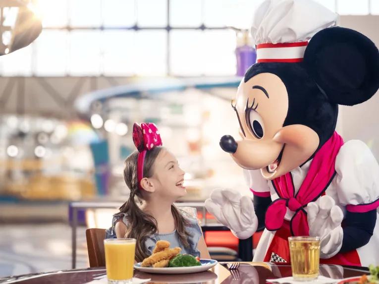 Minnie-at-Chef-Mickeys