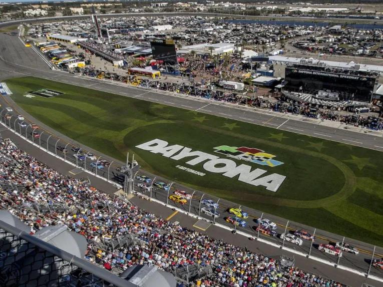 Aerial view of race cars on the track at Daytona International Speedway