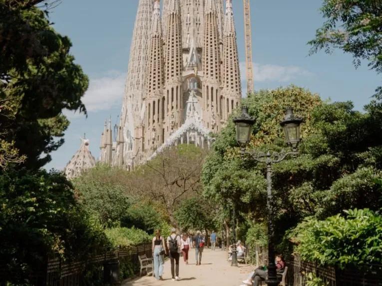 Gaudi Highlights Tour with Casa Batlló & Sagrada Familia