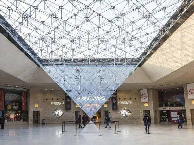 Bottom_of_Louvre_Pyramid