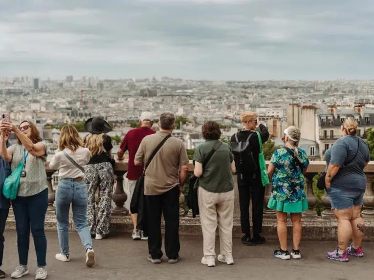 Paris Half-day Tour: Top Landmarks Guided Tour with Seine Cruise (by WALKS)