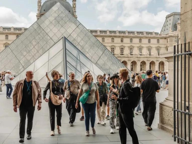 Paris Half-day Tour: Top Landmarks Guided Tour with Seine Cruise (by WALKS)