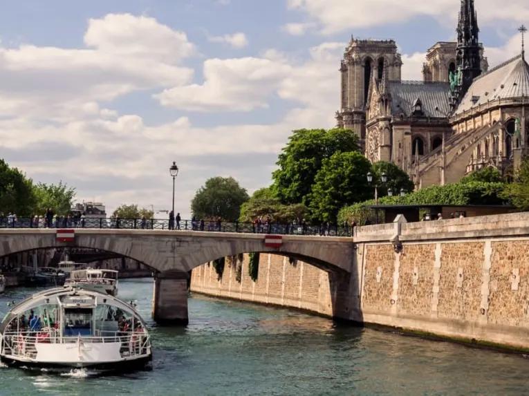 Paris Half-day Tour: Top Landmarks Guided Tour with Seine Cruise (by WALKS)