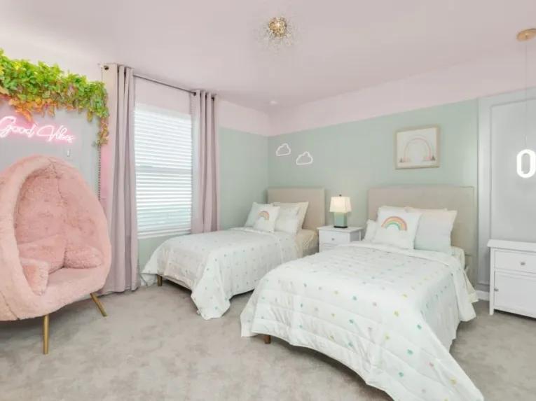 Windsor Island (7025) 8-bedroom Villa in Davenport