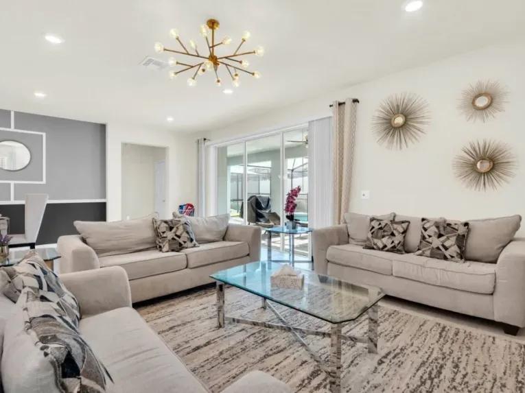 Windsor Island (7027) 8-bedroom Villa in Davenport