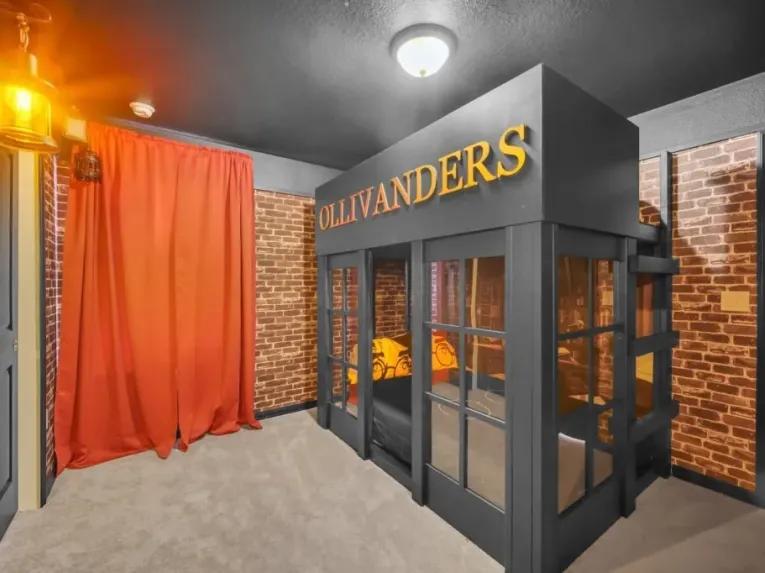 Windsor Island (8162) 7-bedroom Villa in Davenport