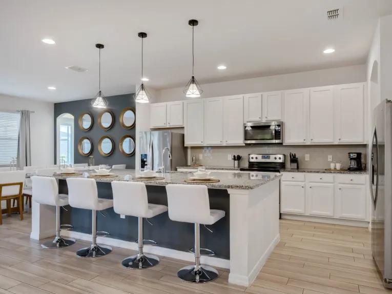 Solterra (7733) 14-bedroom Villa in Davenport