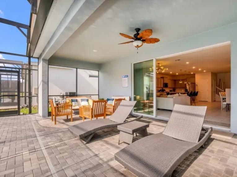 Windsor Island (7027) 8-bedroom Villa in Davenport