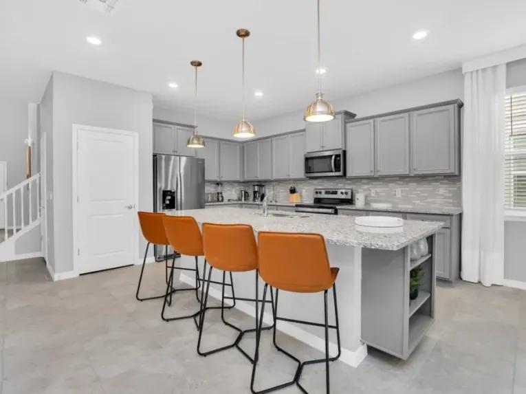 Windsor Island (7025) 8-bedroom Villa in Davenport