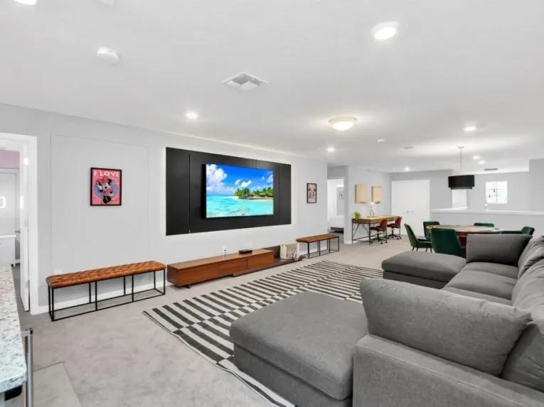 Windsor Island (7025) 8-bedroom Villa in Davenport